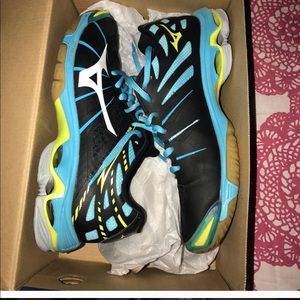 Mizuno Sport Sneakers Size 7 (woman)